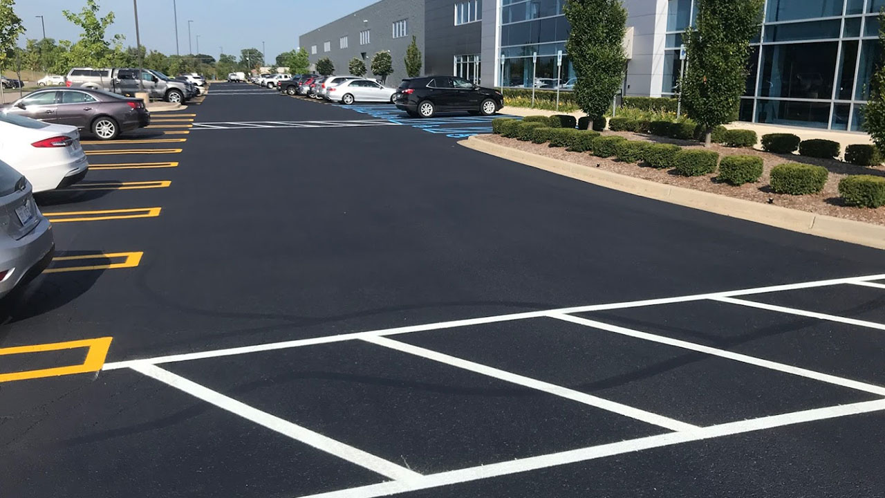 Pleasant Ridge MI Commercial Asphalt Paving Contractor
